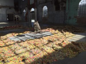 El Anatsui Tiled flower garden 2012. aluminium & copper wire. Image courtesy the artist, Jack Shainman Gallery and Carriageworks, Sydney