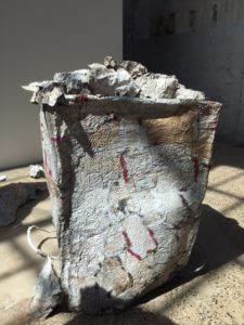 El Anatsui Waste paper bags. printed aluminium plates & copper wire. Image courtesy the artist, Jack Shainman Gallery and Carriageworks, Sydney